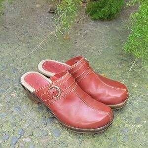 BASS Leona Brown Leather Clogs with Buckle Size 8M